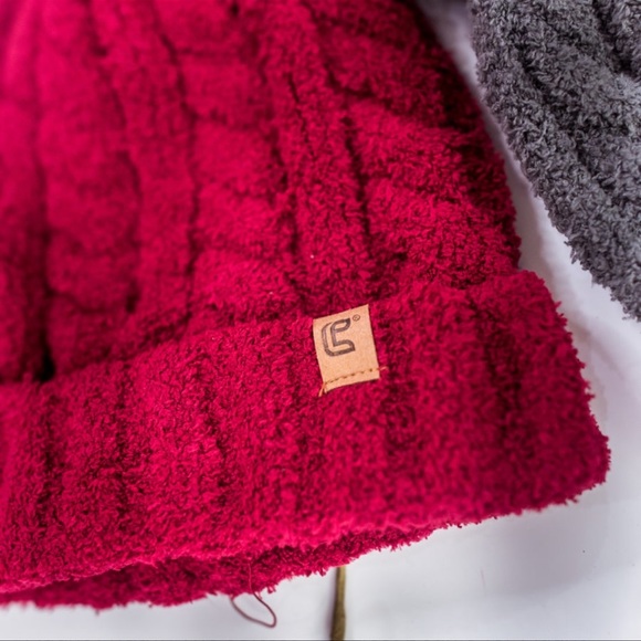 NEW Women’s Red Fuzzy Sock Hat - Picture 3 of 3